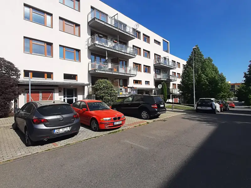 Pronájem garážového stání 12 m², Praha – náhled fotky 3