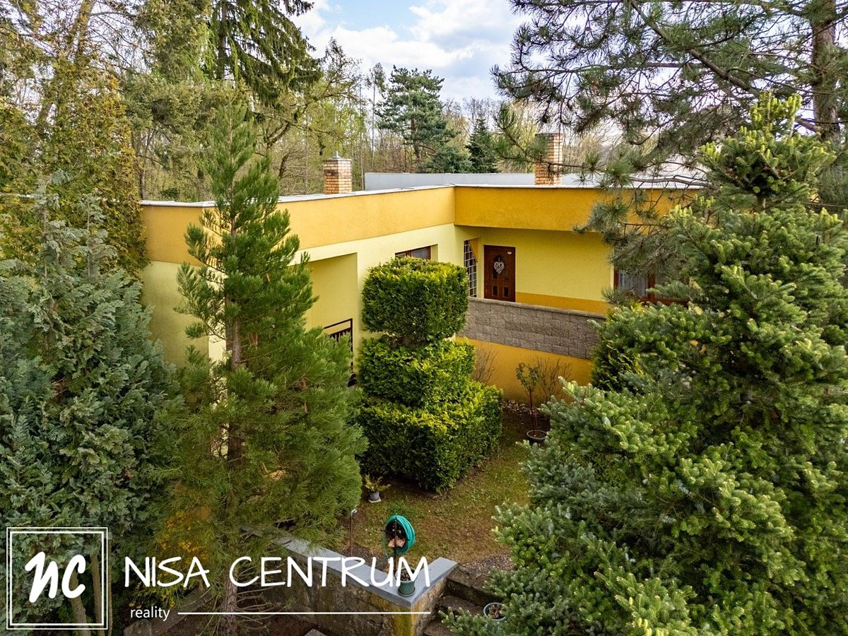 Prodej rodinného domu 304 m², pozemek 992 m² – fotografie 2