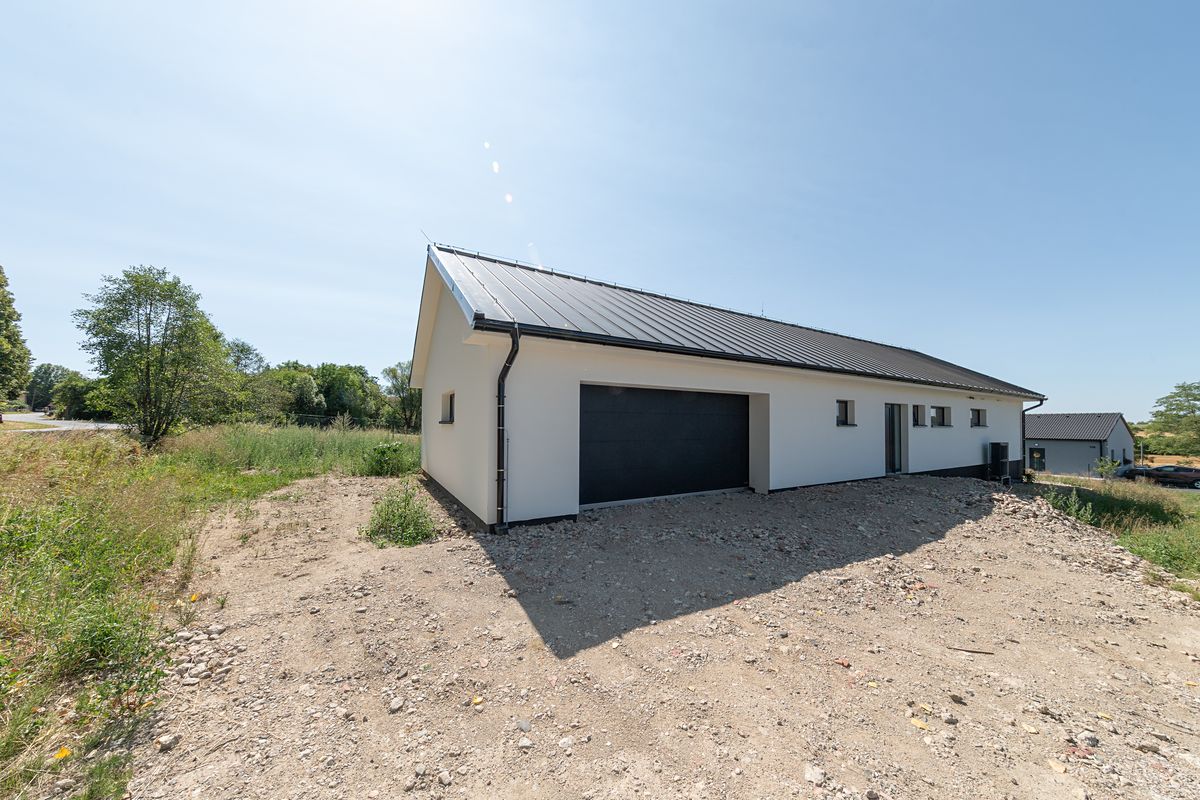 Prodej rodinného domu 211 m², pozemek 1484 m² – fotografie 3