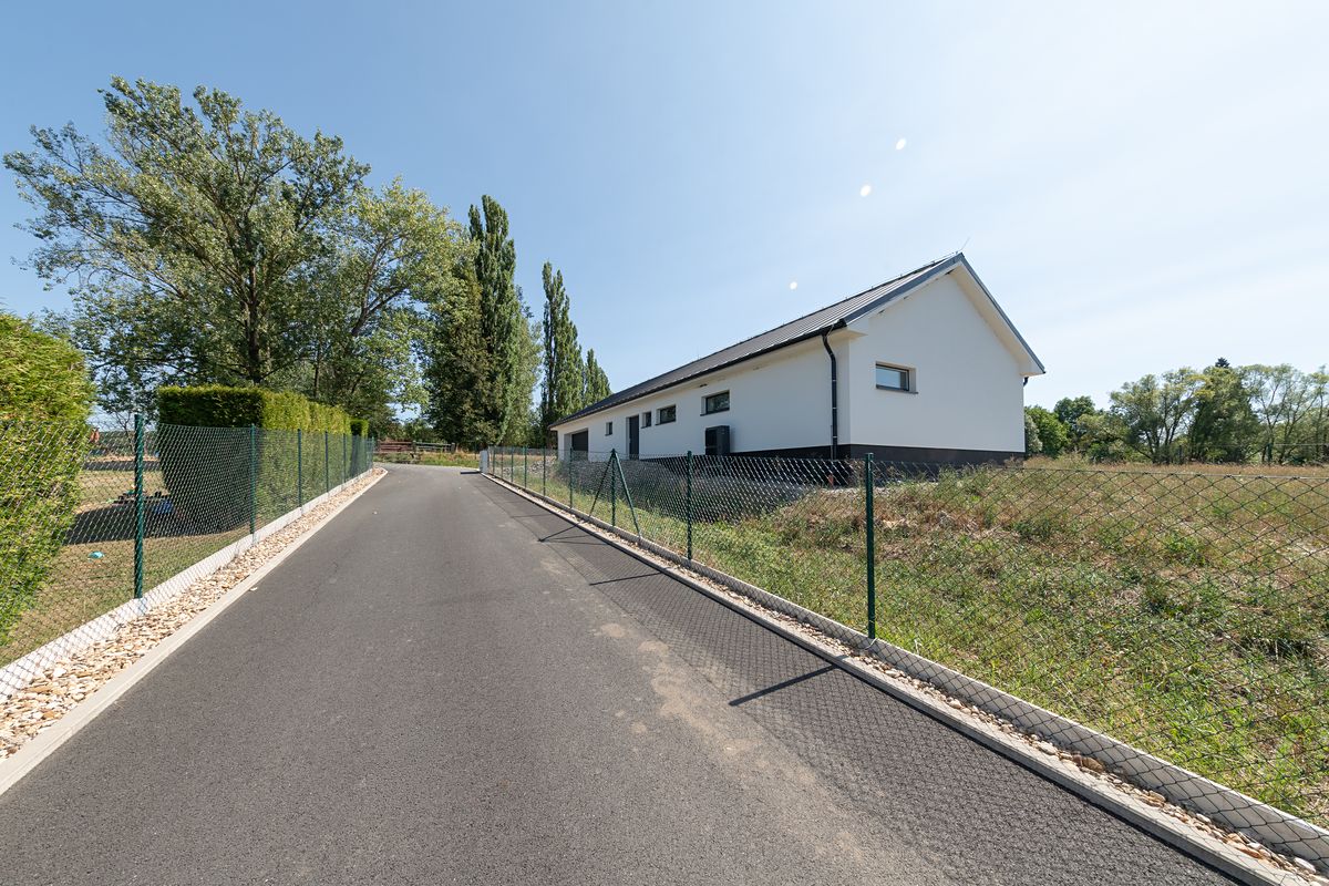 Prodej rodinného domu 211 m², pozemek 1484 m² – fotografie 5