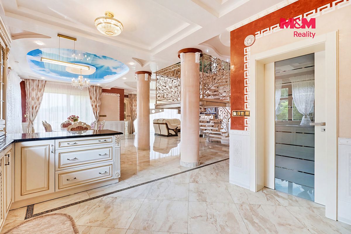 Prodej rodinného domu 393 m², pozemek 1152 m² – fotografie 5