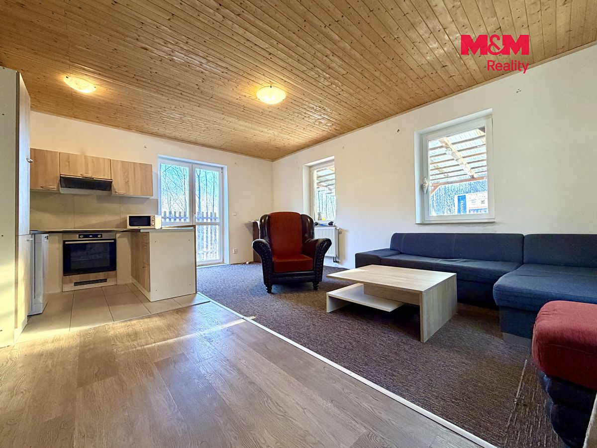Prodej rodinného domu 80 m², pozemek 556 m² – fotografie 2