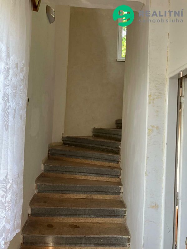 Prodej rodinného domu 254 m², pozemek 1166 m² – fotografie 3