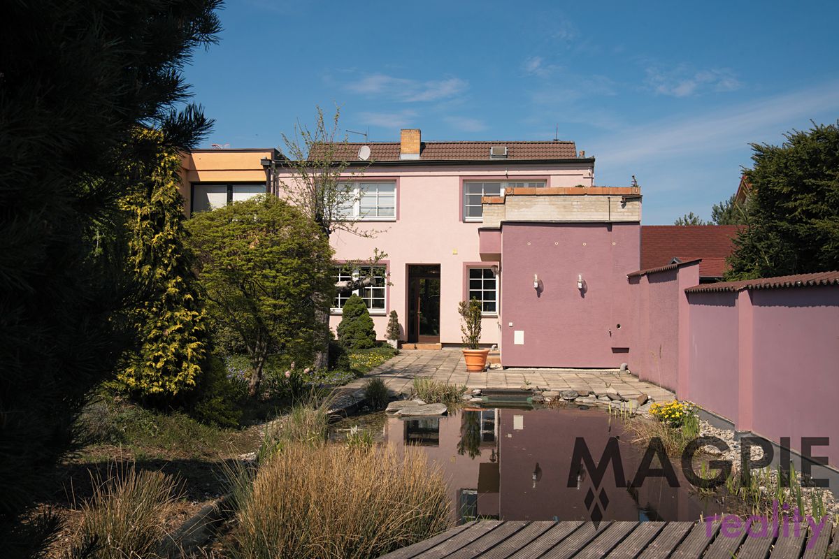 Prodej rodinného domu 243 m², pozemek 539 m²