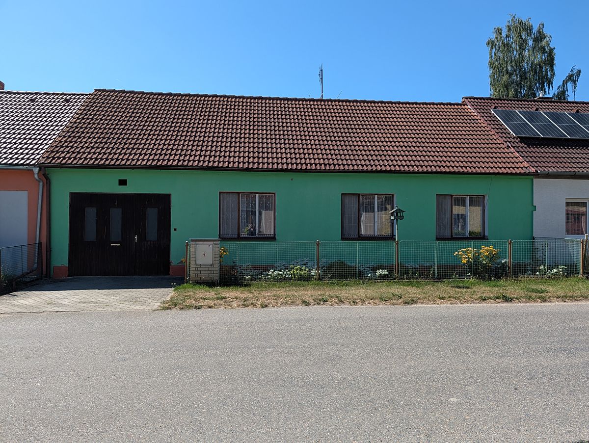 Prodej rodinného domu 225 m², pozemek 1515 m² – fotografie 2