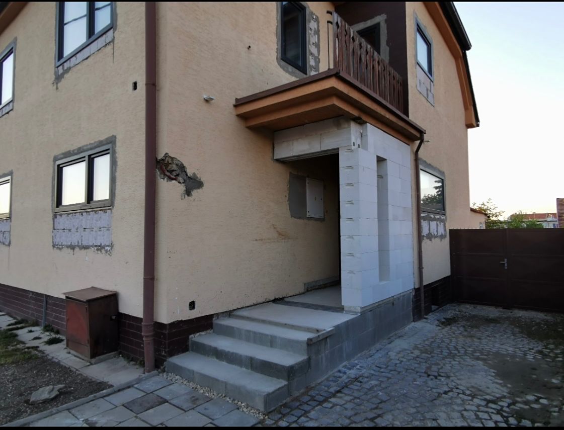 Prodej rodinného domu 200 m², pozemek 780 m² – fotografie 2