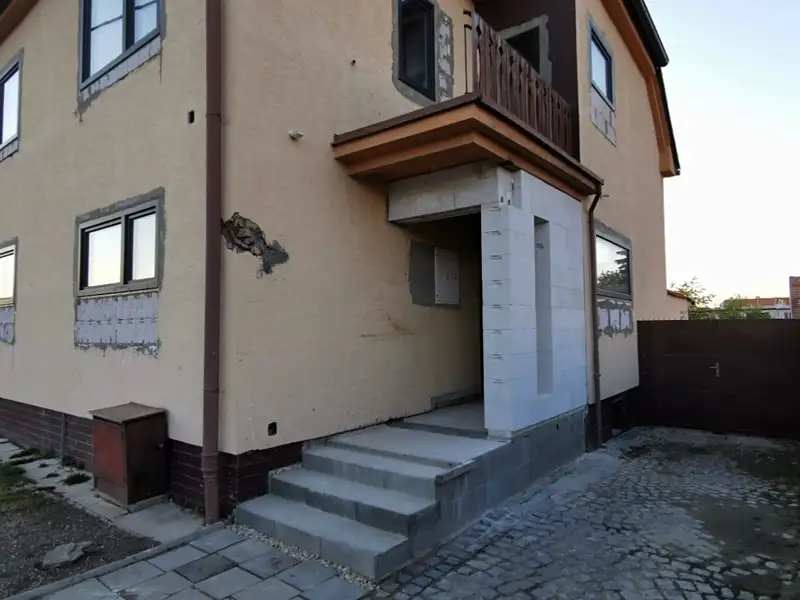 Prodej rodinného domu 200 m², pozemek 780 m², Bánov – náhled fotky 2