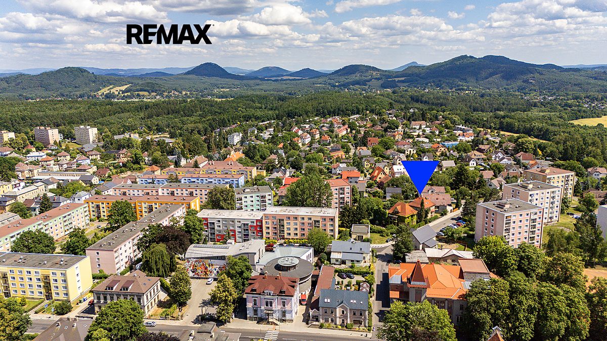 Prodej rodinného domu 294 m², pozemek 813 m² – fotografie 2