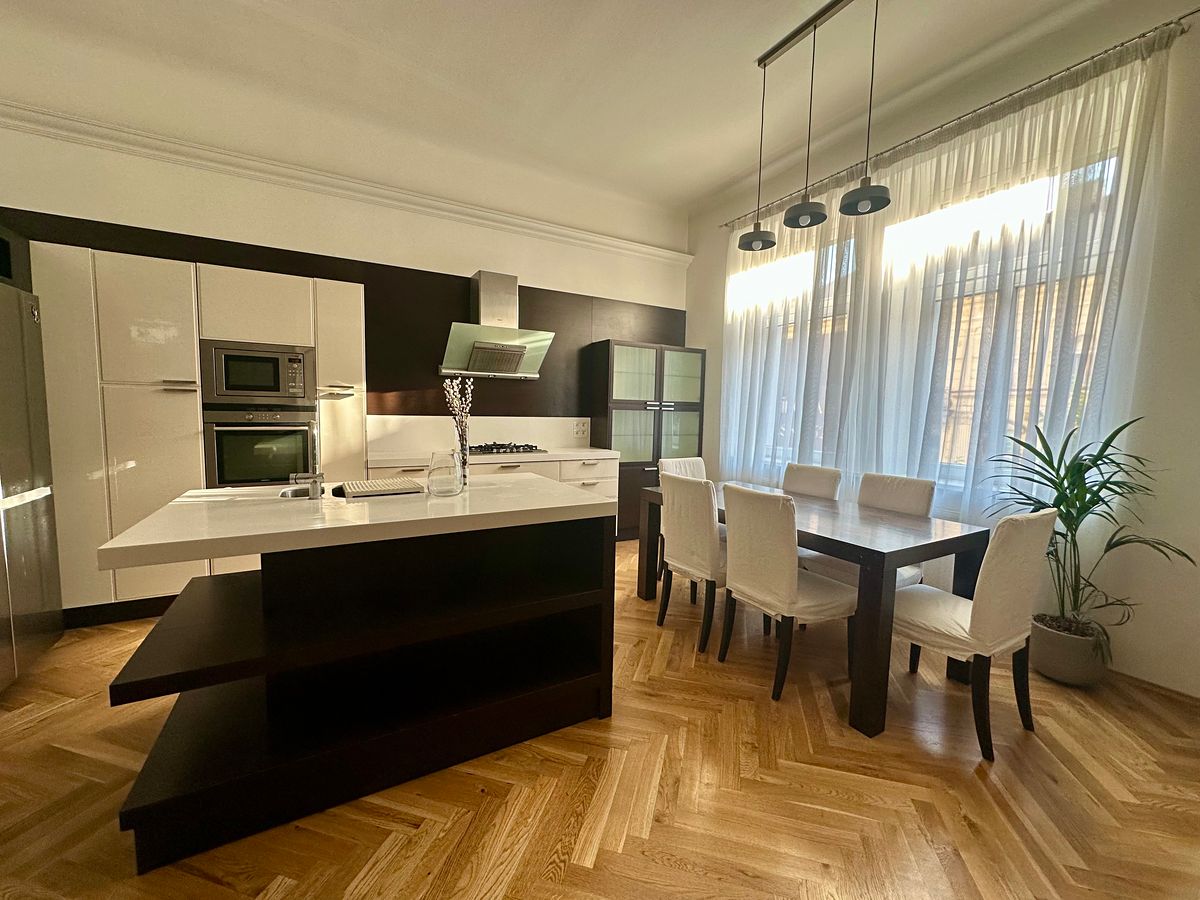 Pronájem bytu 5+kk 180 m²