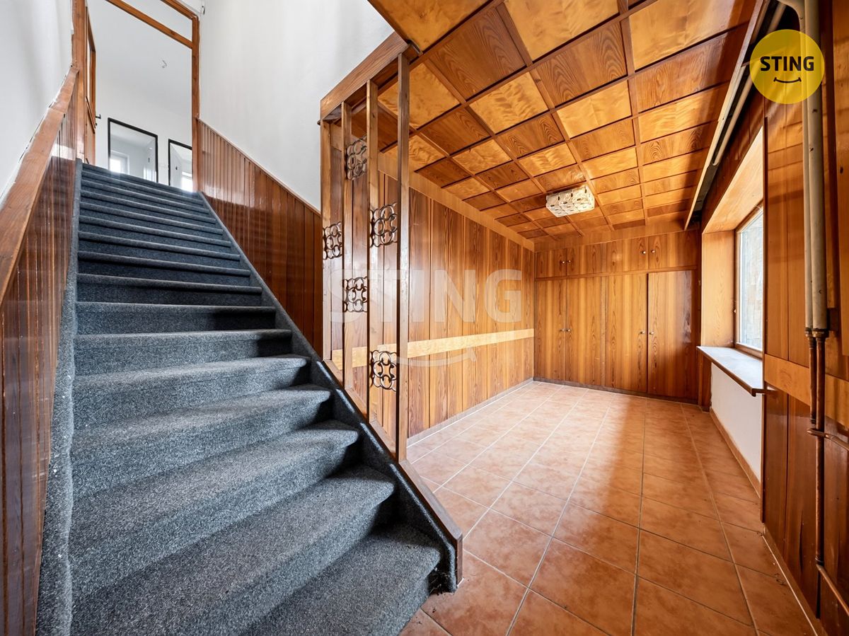 Prodej rodinného domu 220 m², pozemek 689 m² – fotografie 3