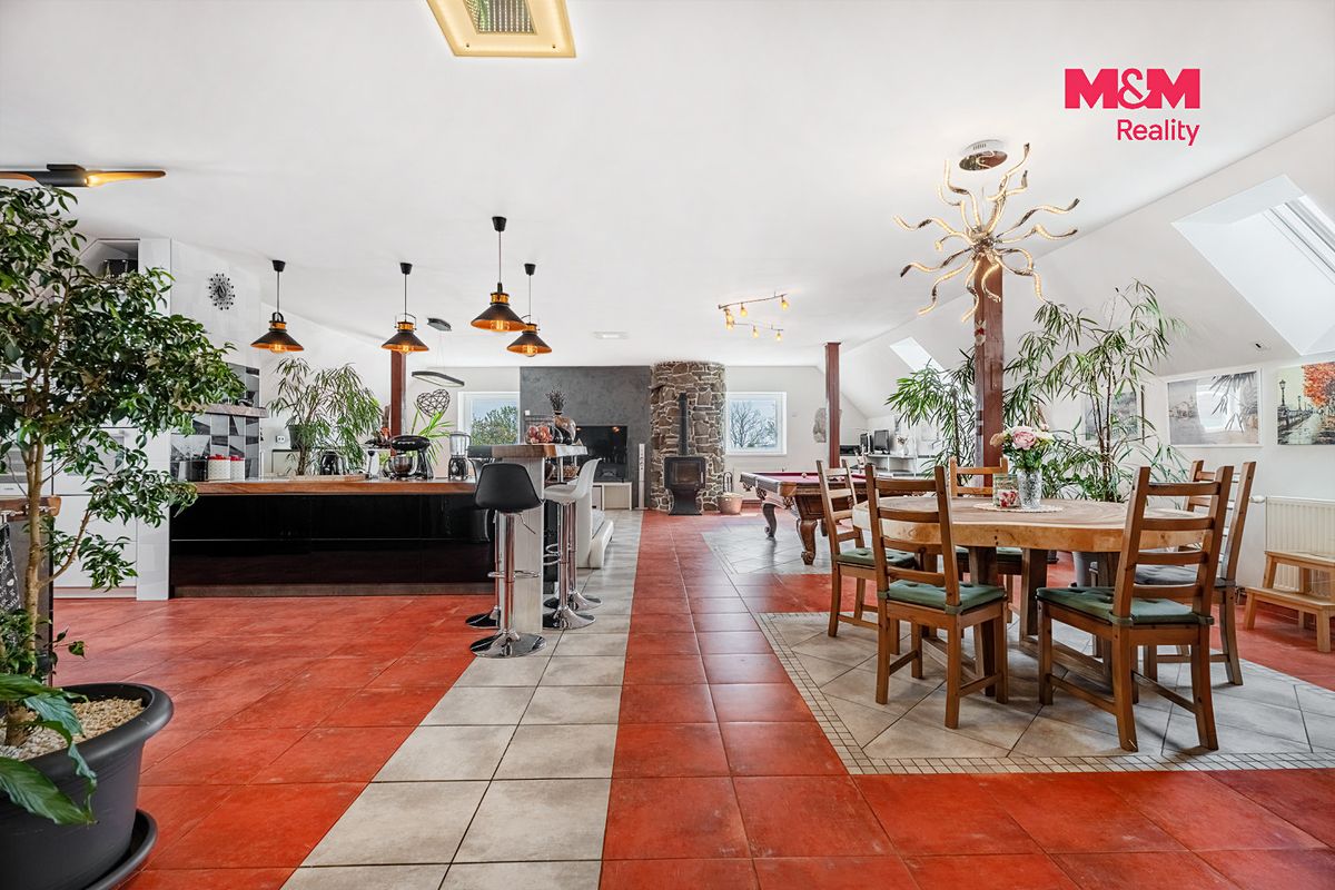 Prodej rodinného domu 232 m², pozemek 2555 m² – fotografie 5