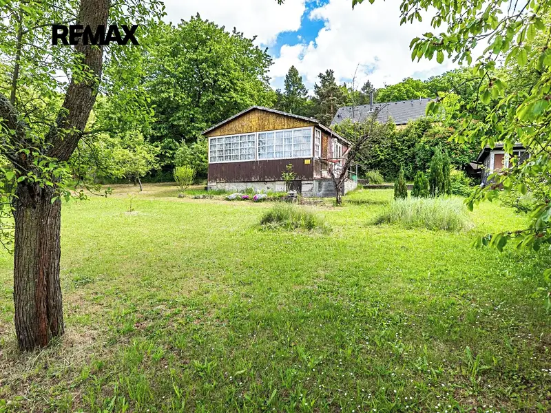 Prodej stavebního pozemku 775 m², Praha – náhled fotky 1