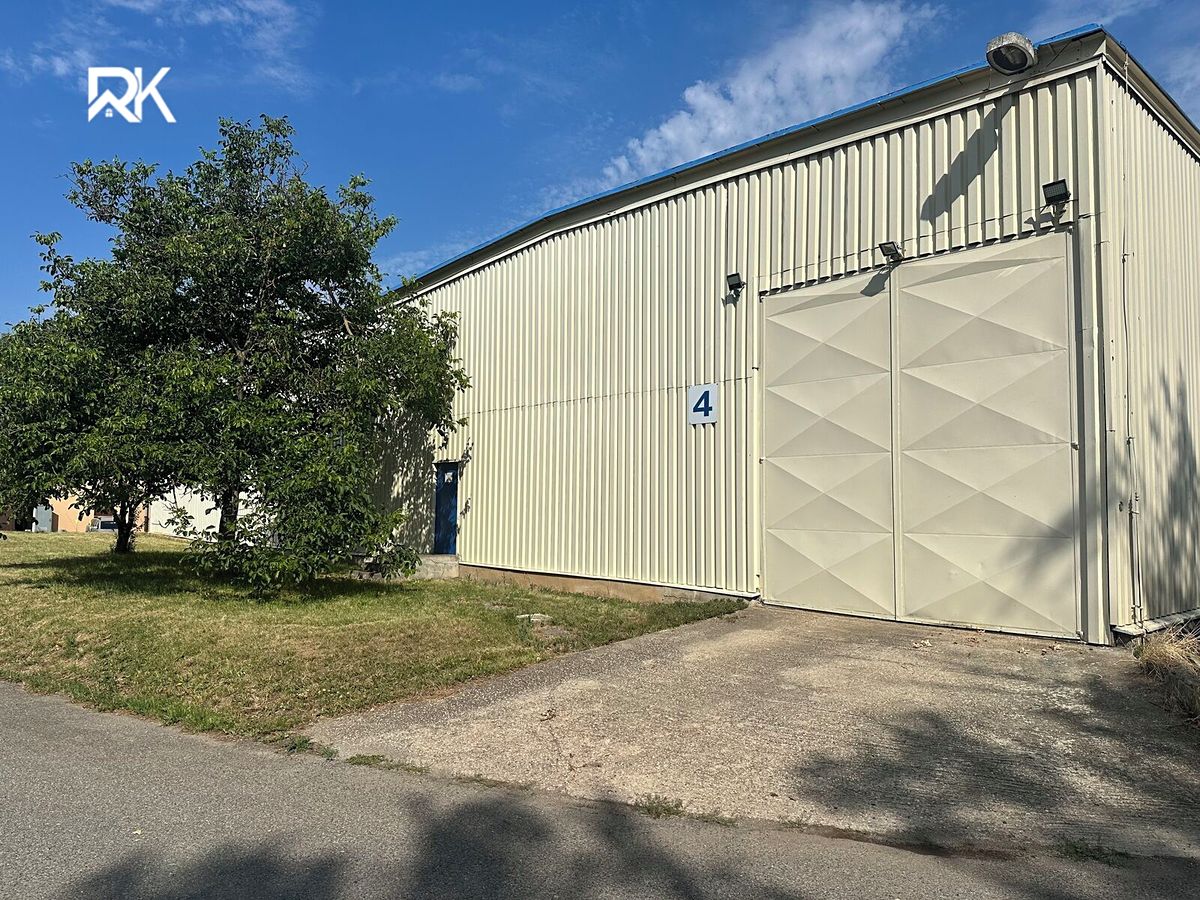 Pronájem skladového prostoru 896 m² – fotografie 2