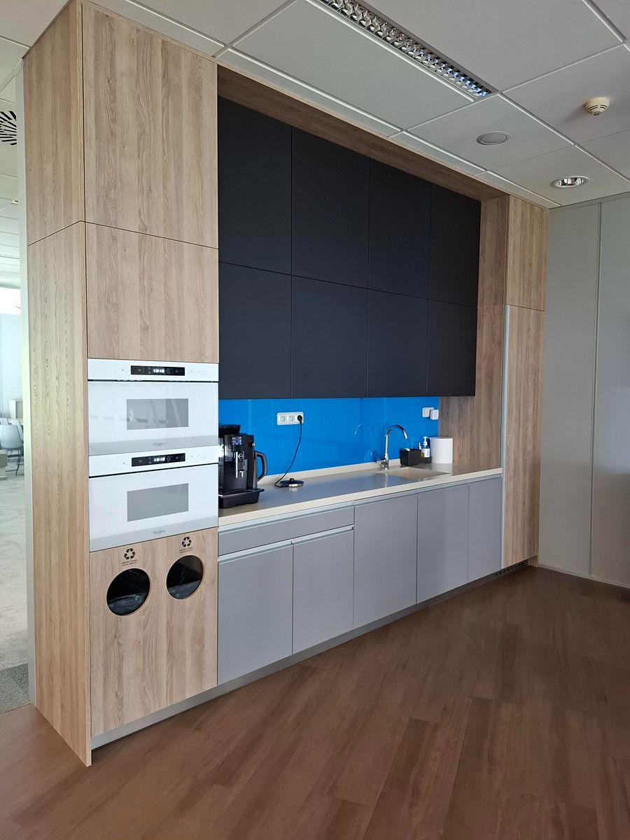Pronájem kanceláře 572 m² – fotografie 4
