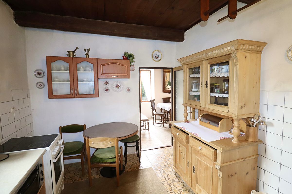Prodej rodinného domu 124 m², pozemek 759 m² – fotografie 2