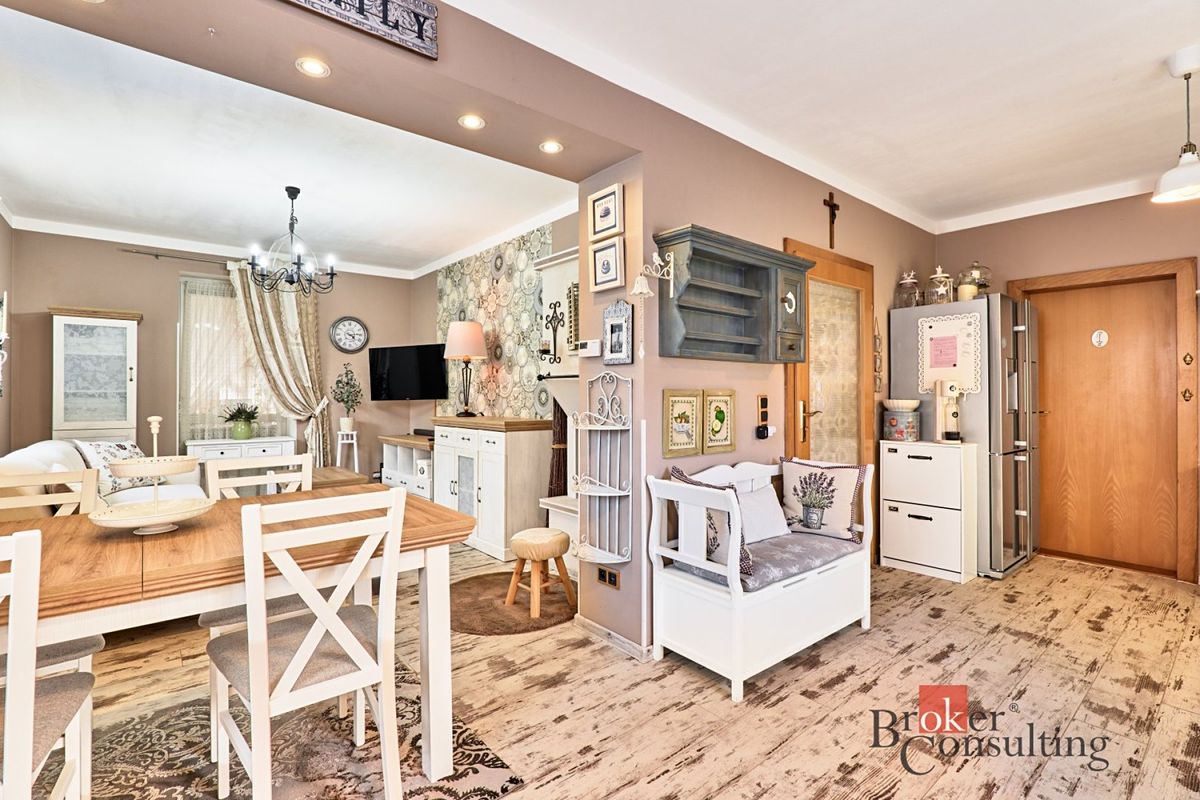 Prodej rodinného domu 180 m², pozemek 1282 m² – fotografie 2
