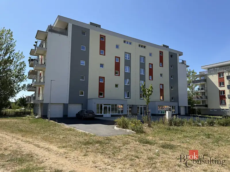 Prodej obchodního prostoru 62 m², Nová Role – náhled fotky 1