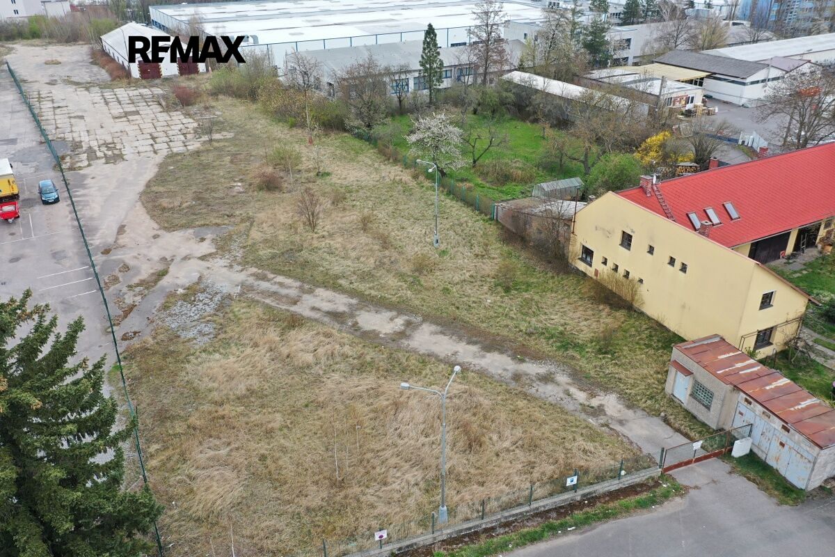 Prodej komerčního pozemku 12183 m²