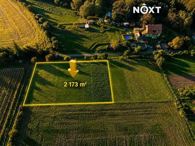 Prodej stavebního pozemku 2173 m², Milostín – náhled fotky 1