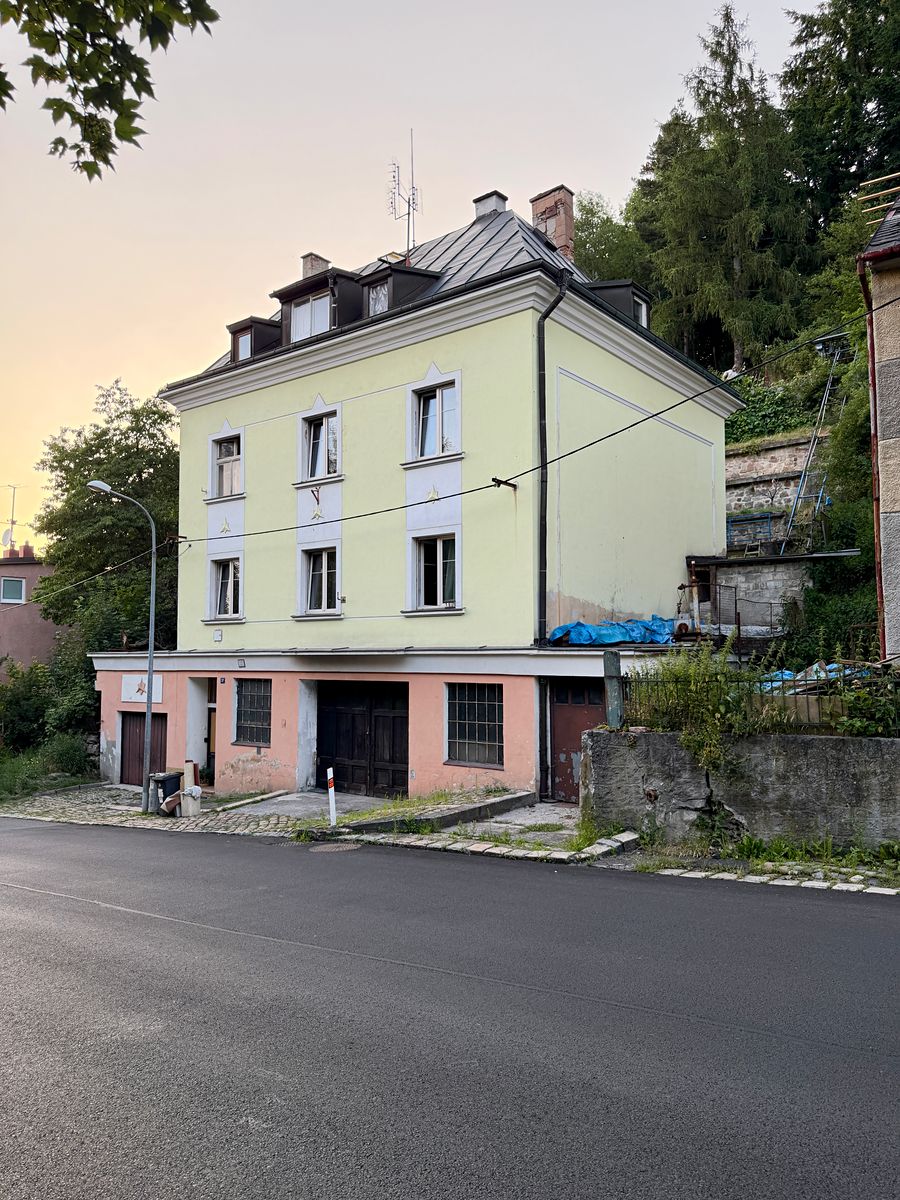 Prodej vícegeneračního domu 520 m², pozemek 391 m² – fotografie 2