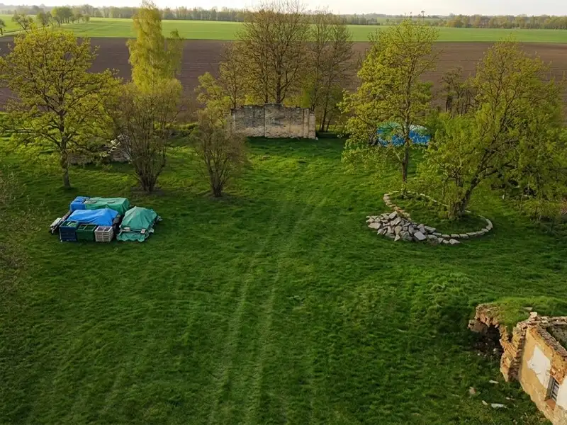 Prodej stavebního pozemku 1300 m², Chorušice – náhled fotky 3