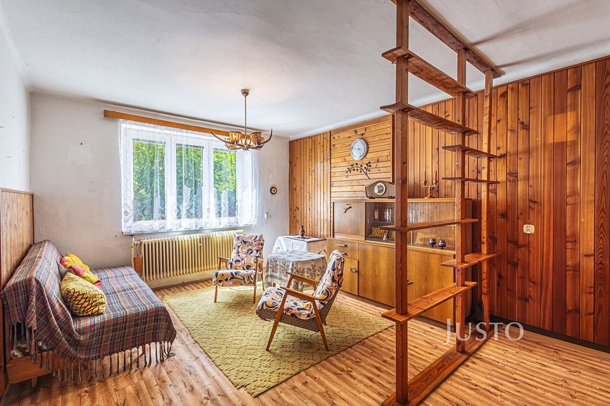 Prodej rodinného domu 203 m², pozemek 1142 m² – fotografie 2