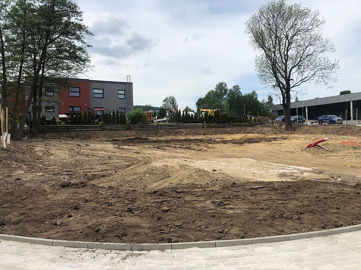Pronájem komerčního pozemku 1500 m² – fotografie 3
