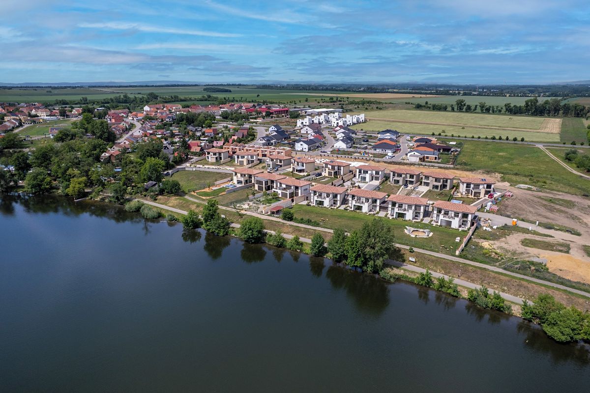 Prodej vily 208 m², pozemek 726 m² – fotografie 2