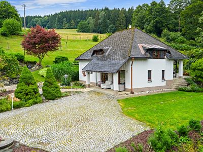 Prodej rodinného domu 180 m², pozemek 23417 m²