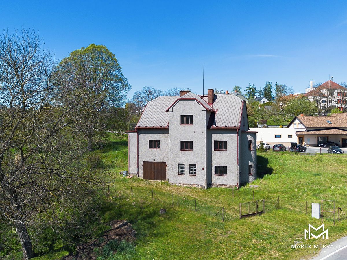 Prodej rodinného domu 400 m², pozemek 3196 m² – fotografie 2