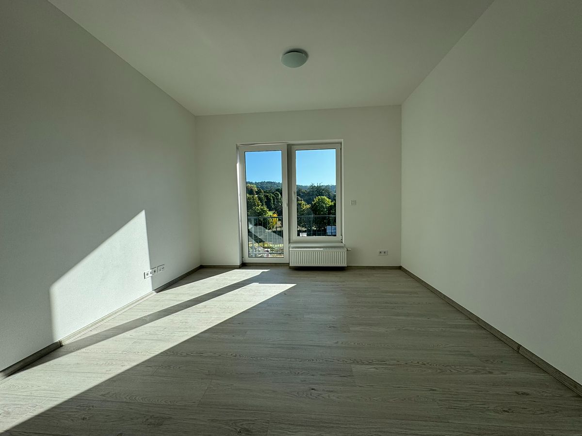 Pronájem bytu 1+kk 28 m² – fotografie 4