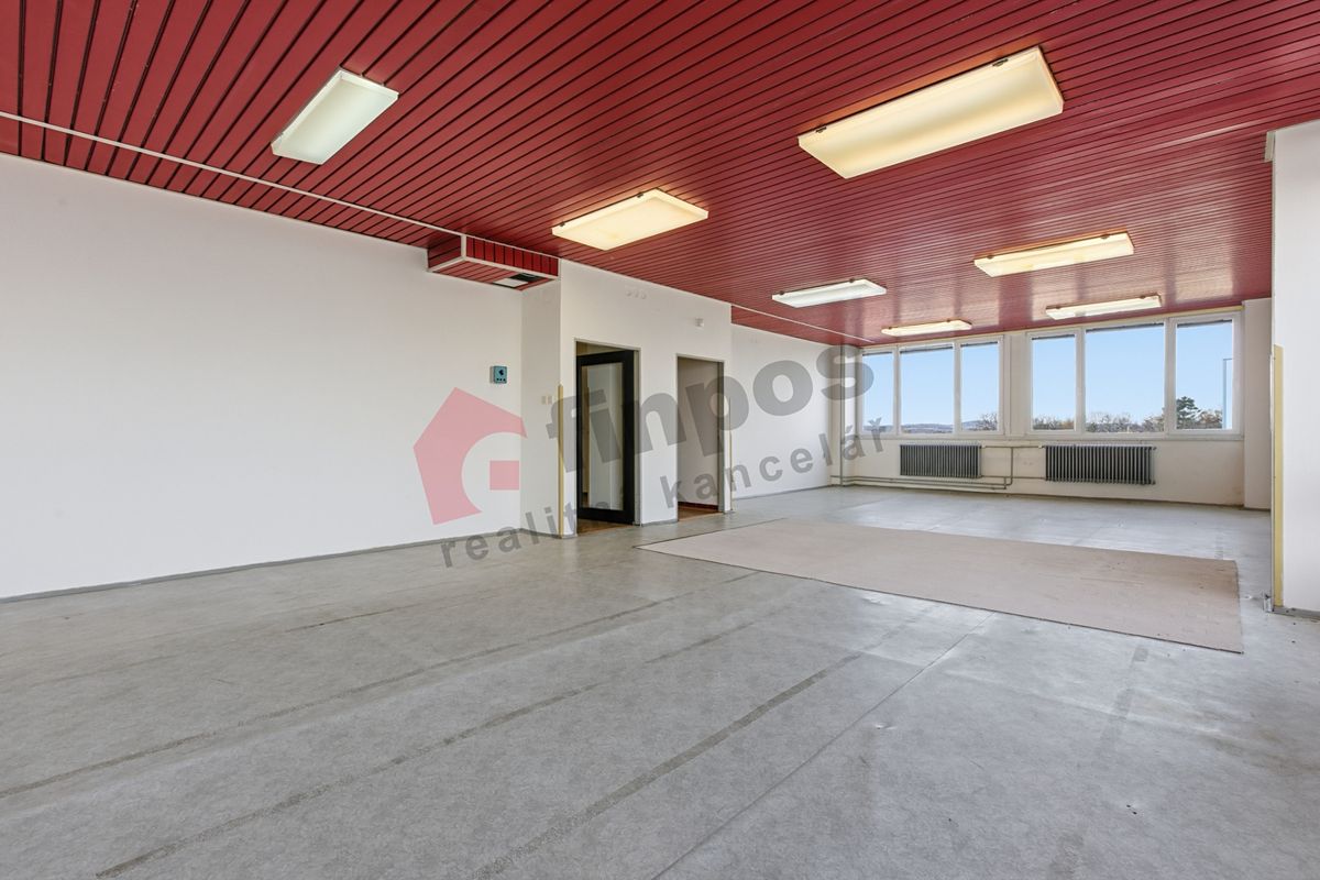 Pronájem kanceláře 483 m² – fotografie 4
