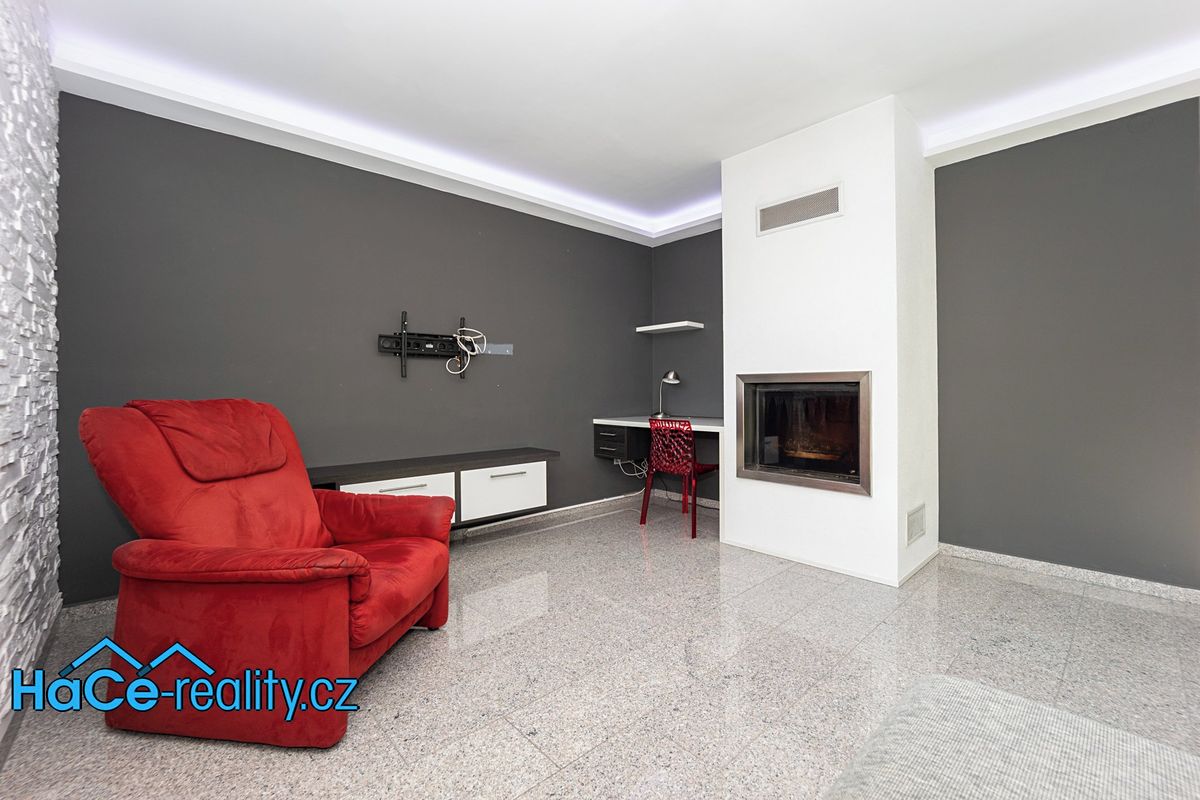 Prodej rodinného domu 200 m², pozemek 905 m² – fotografie 5