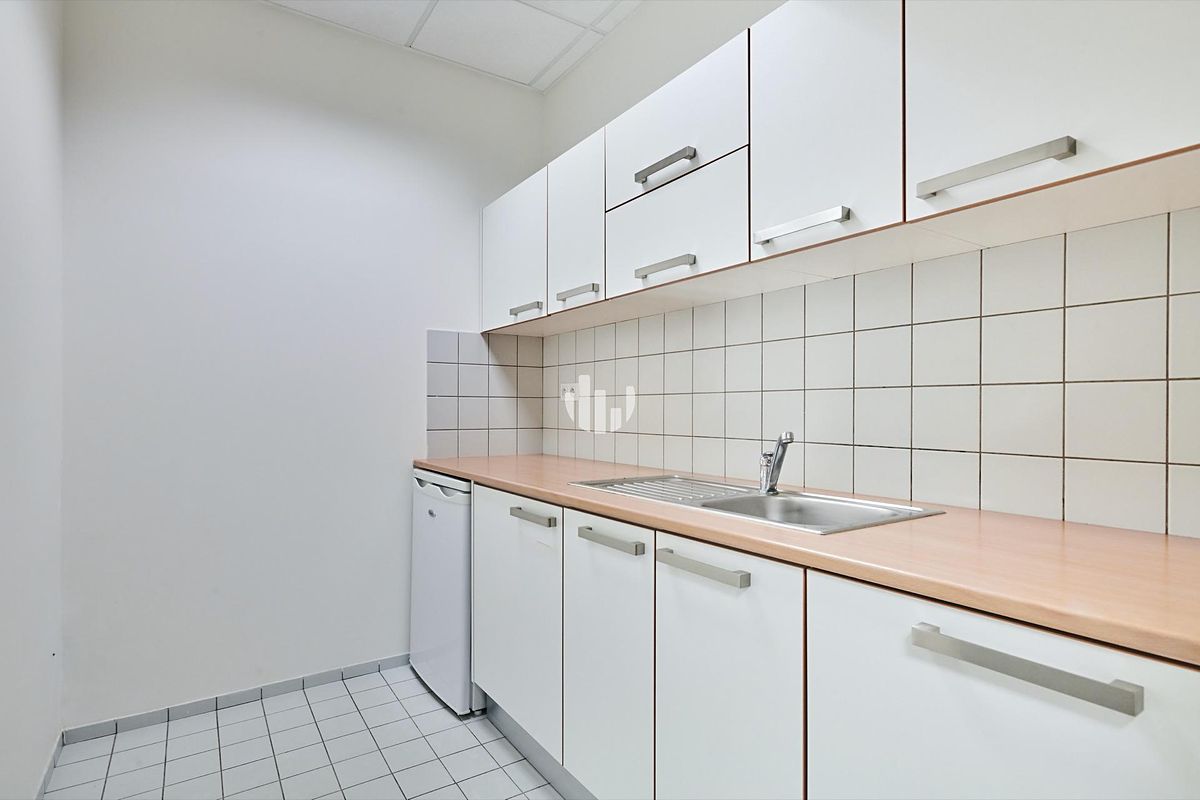 Pronájem kanceláře 173 m² – fotografie 5