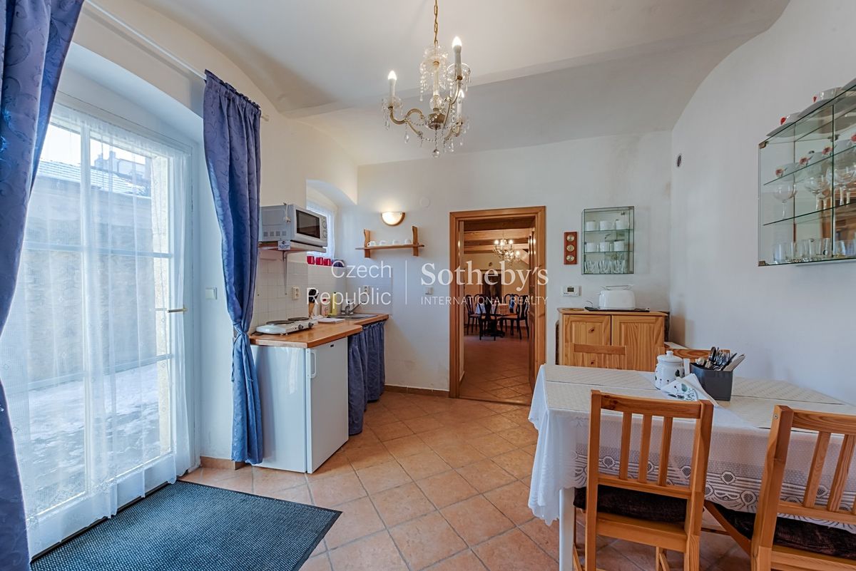 Pronájem rodinného domu 98 m², pozemek 1 m² – fotografie 2