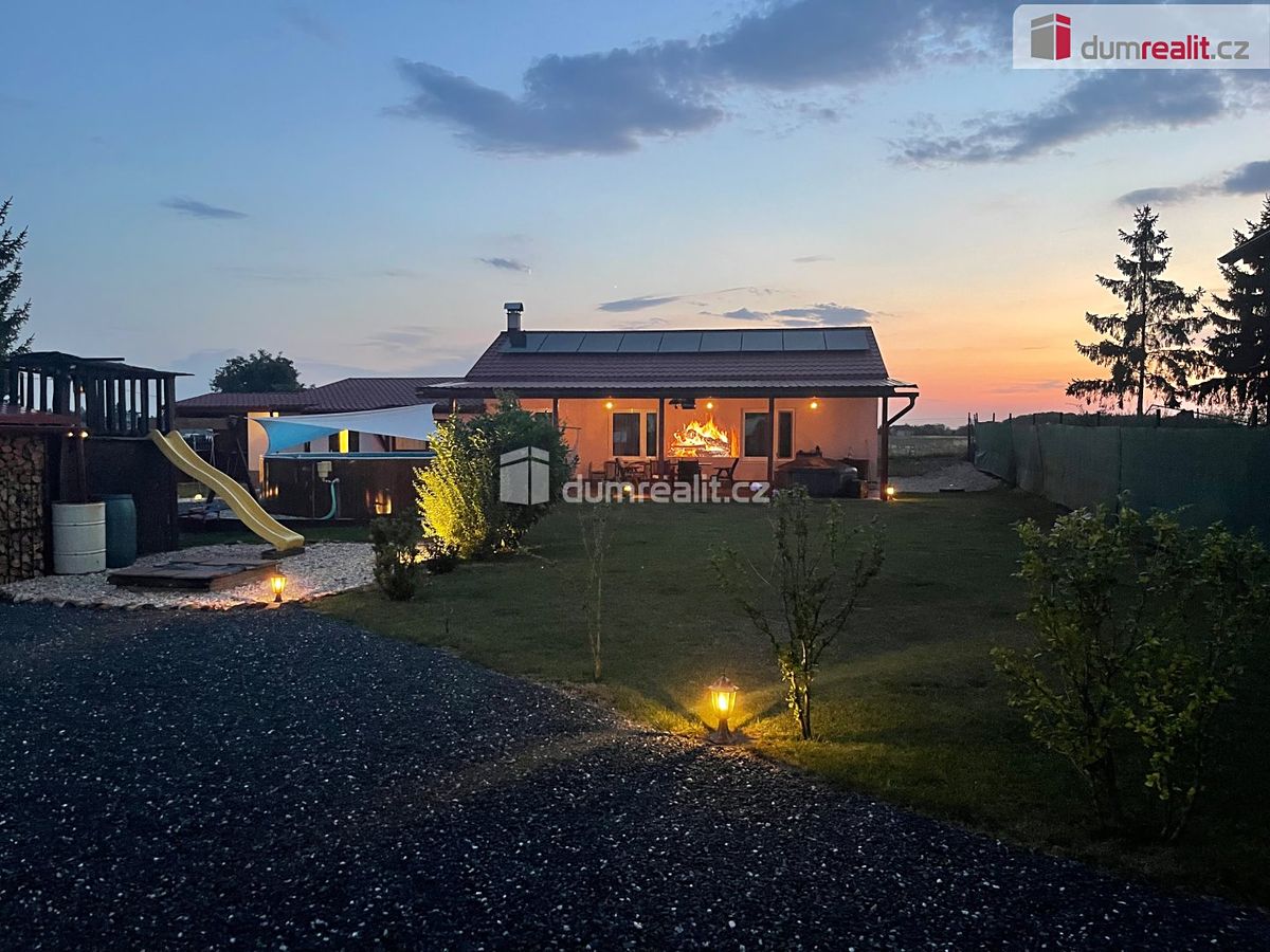 Prodej rodinného domu 85 m², pozemek 889 m² – fotografie 2