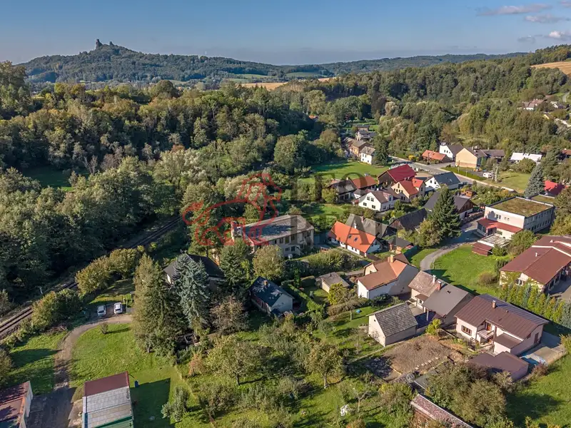 Prodej rodinného domu 250 m², pozemek 496 m², Rovensko pod Troskami – náhled fotky 3