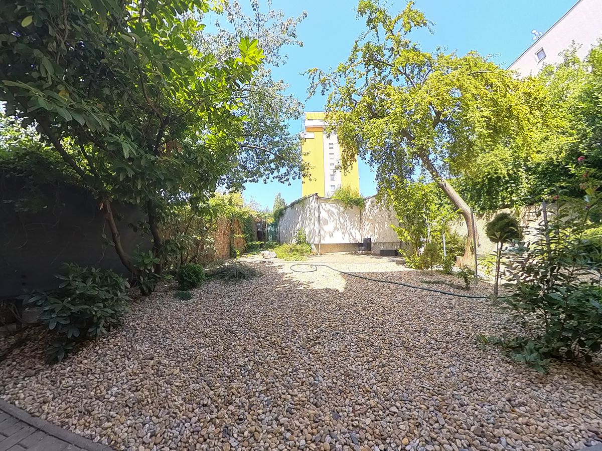 Pronájem bytu 2+kk 34 m² – fotografie 2