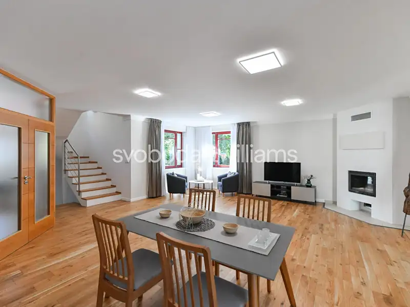 Pronájem rodinného domu 351 m², pozemek 223 m², Praha – náhled fotky 1
