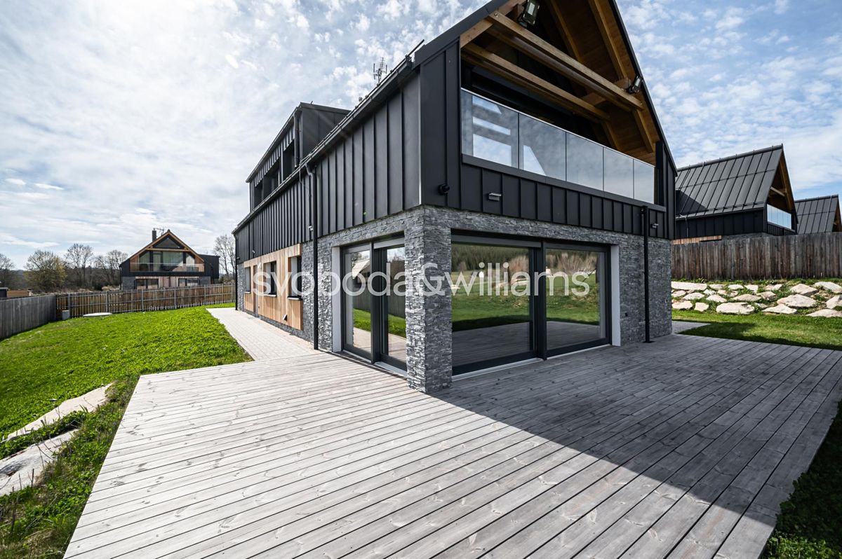 Prodej rodinného domu 233 m², pozemek 2098 m² – fotografie 2