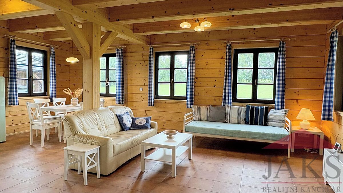 Prodej rodinného domu 239 m², pozemek 2125 m² – fotografie 3
