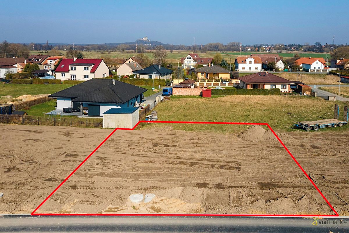 Prodej stavebního pozemku 678 m² – fotografie 2