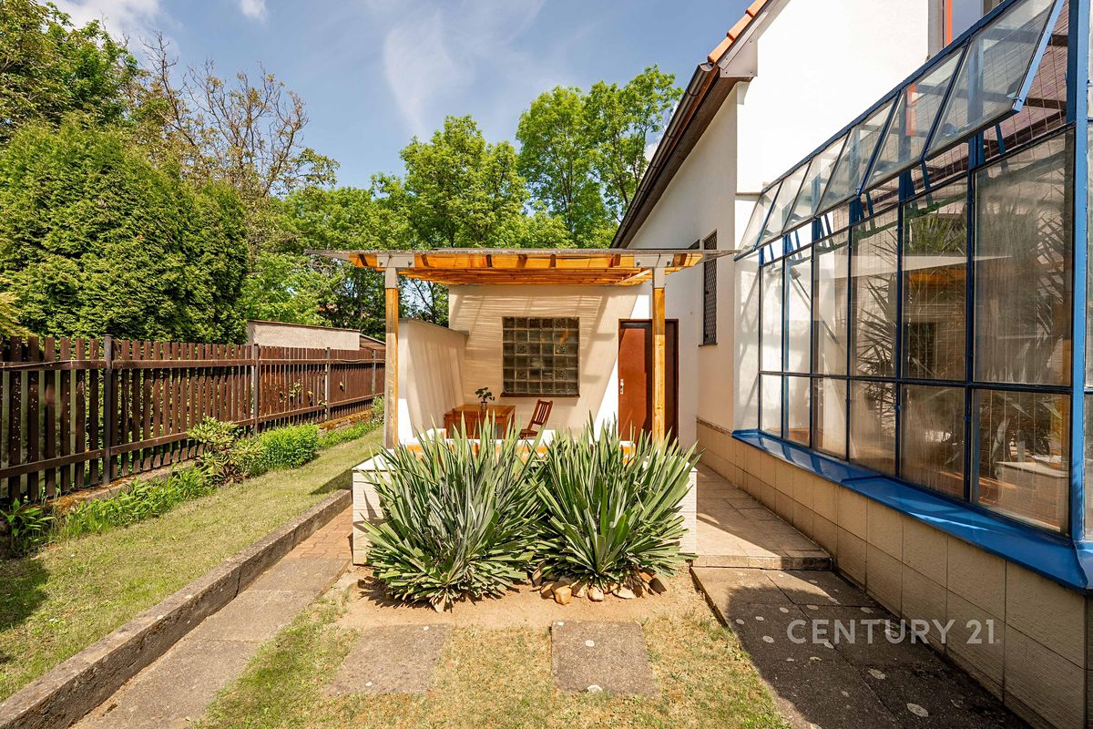 Prodej rodinného domu 220 m², pozemek 228 m² – fotografie 3