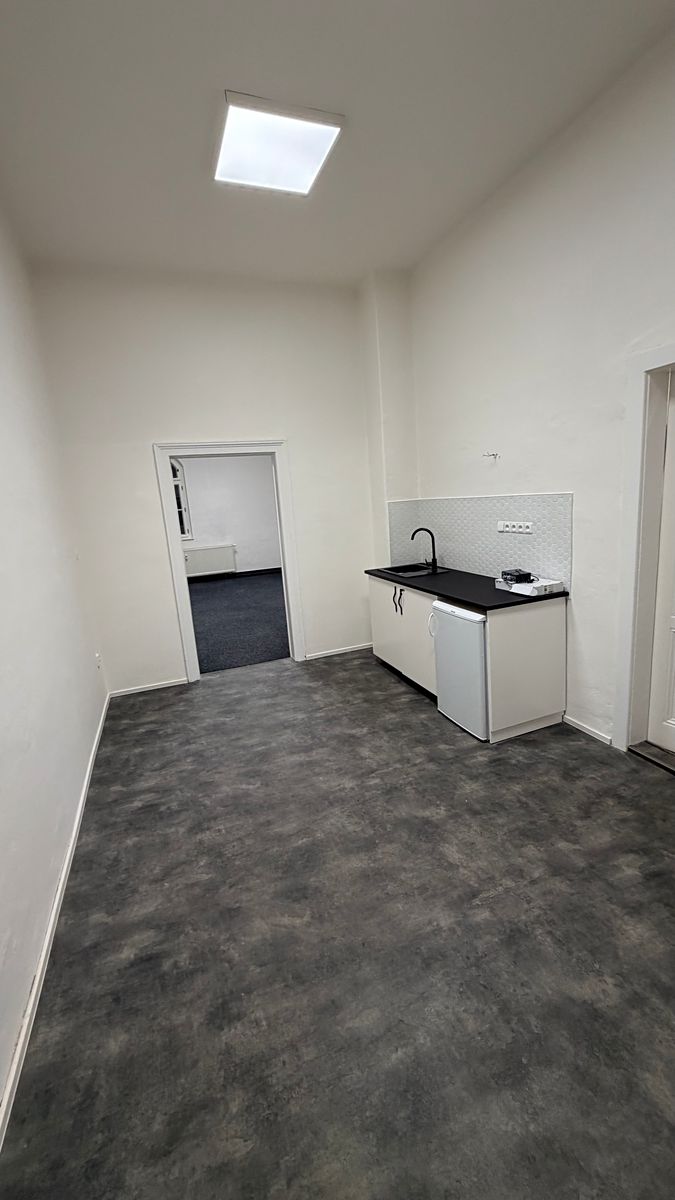 Pronájem kanceláře 104 m² – fotografie 3