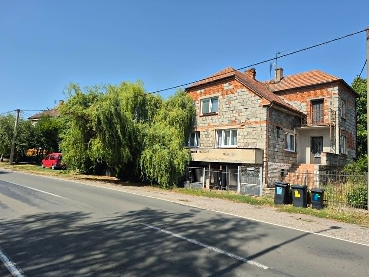 Prodej rodinného domu 200 m², pozemek 2980 m², Nechanice – fotka 1 z 3