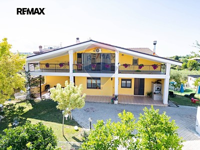 Prodej  vily 395 m², pozemek 920 m²