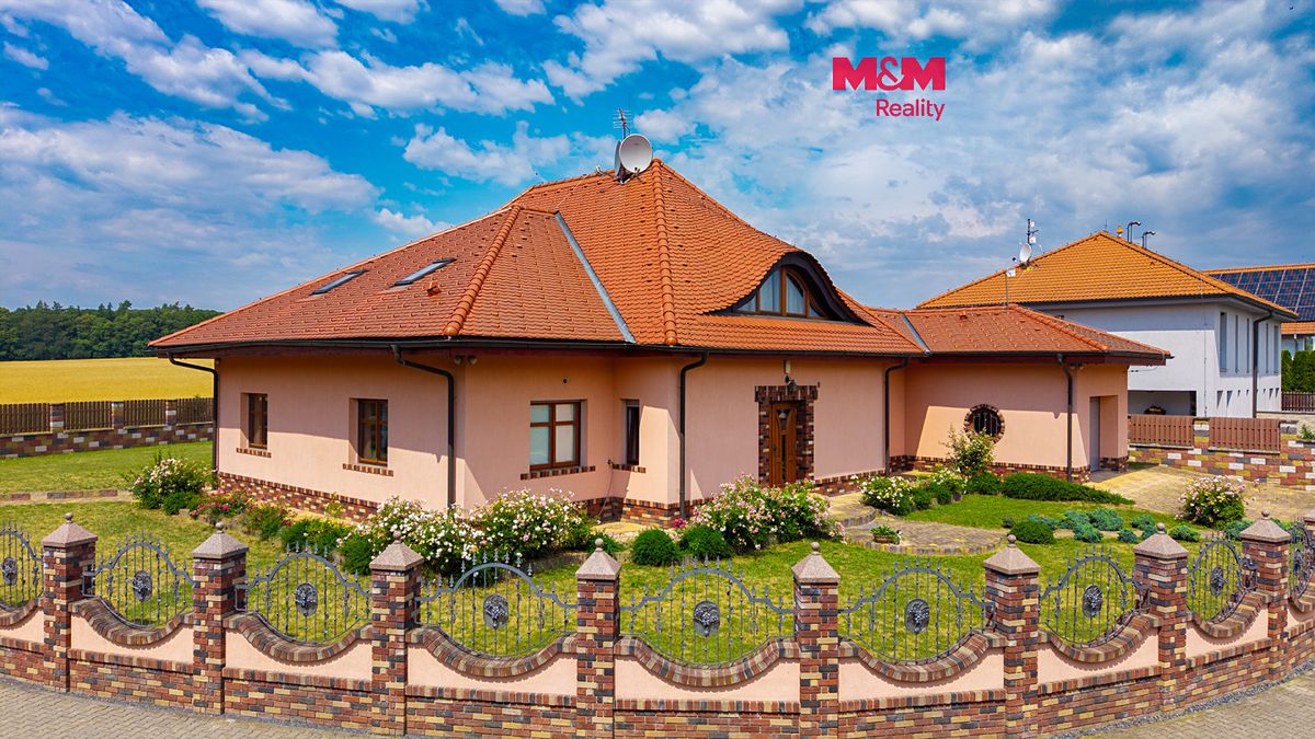Prodej rodinného domu 393 m², pozemek 1152 m²