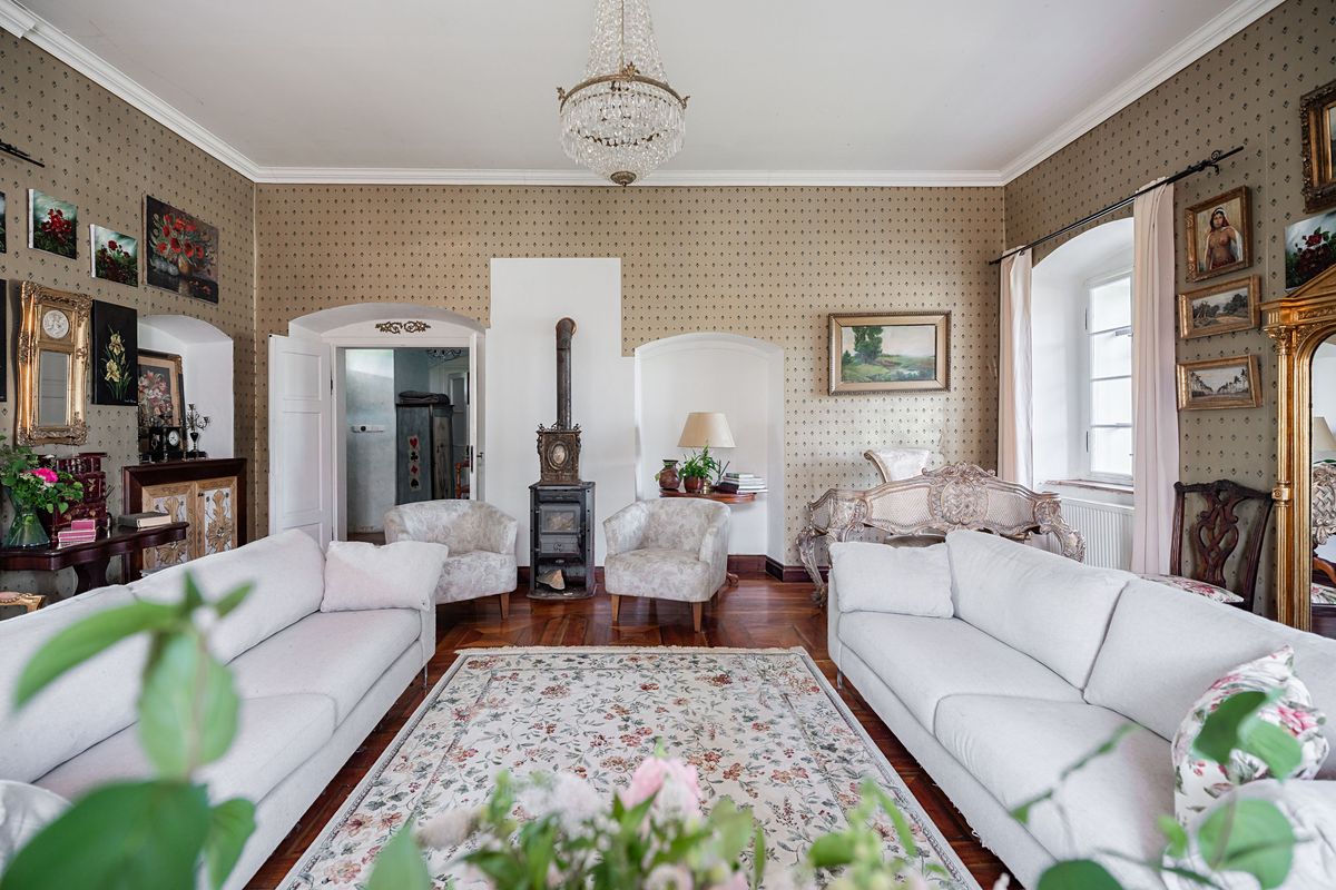 Prodej rodinného domu 430 m², pozemek 1640 m² – fotografie 3