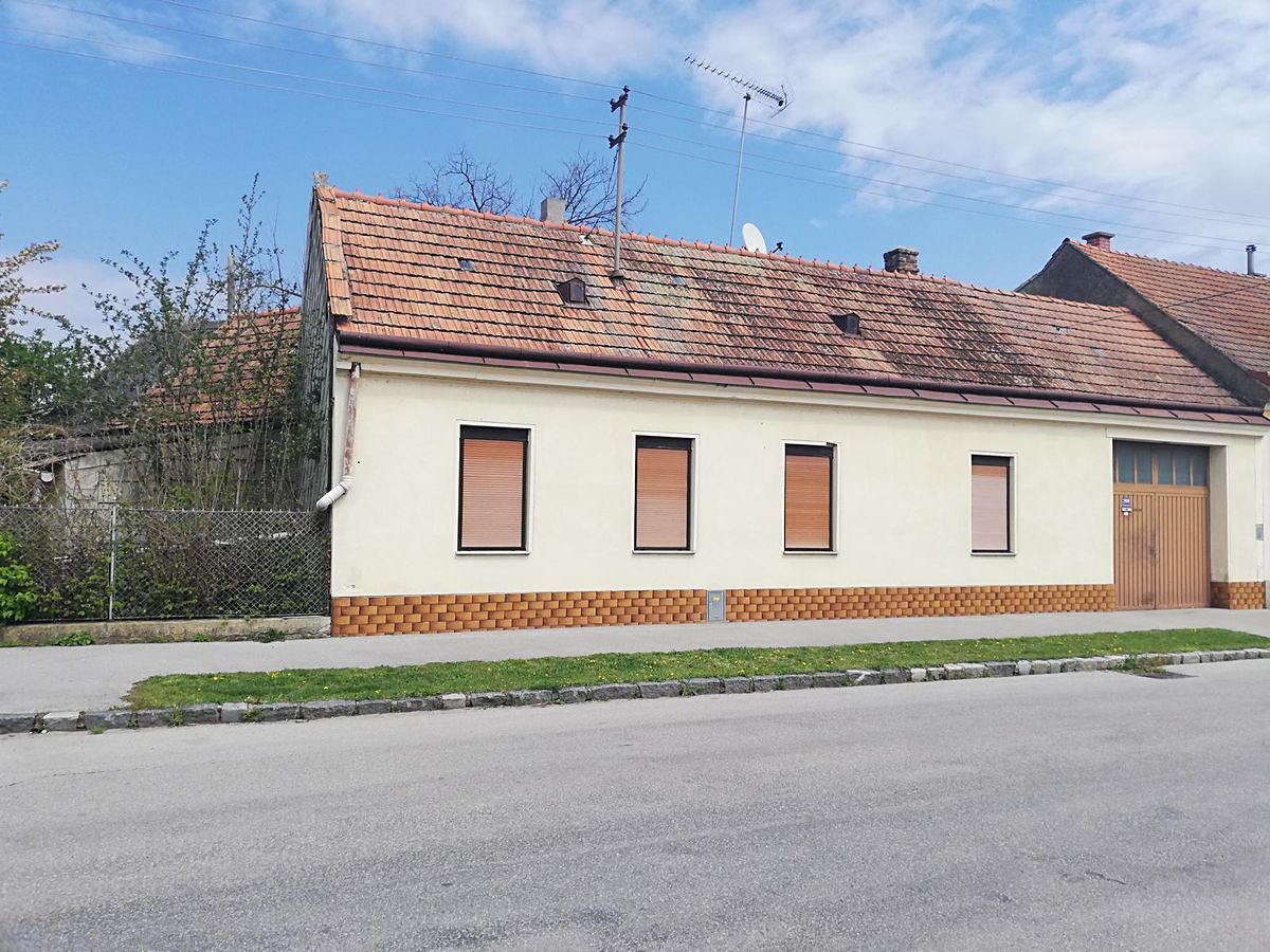 Prodej rodinného domu 110 m², pozemek 1455 m², Bernhardsthal – fotka 1 z 3