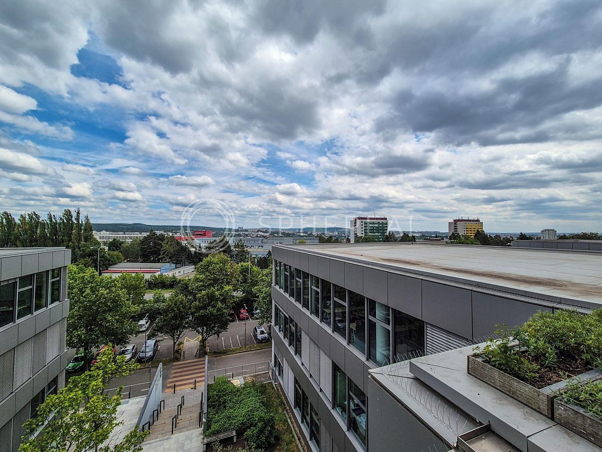 Pronájem kanceláře 1000 m²